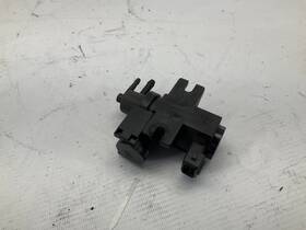 7.06693.00 316062 70669300 15-19 Ferrari 488 Vacuum Solenoid Valve Q
