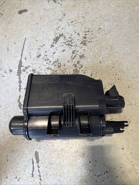 727102909 Bmw 2012-2016 328i 335 320 F30 2.0l Fuel Evaporator Canister Oem