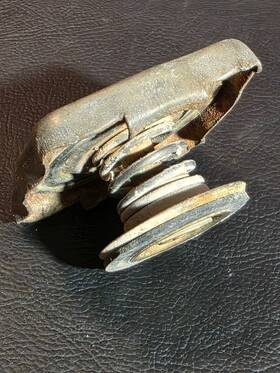 4256227 Fiat 850 Spider Radiator Cap Origional 4256227 Fiat 850 Spider Radiator Cap Origional
