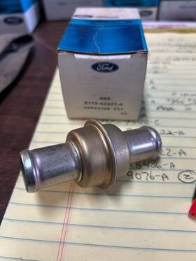 D7tz-6a827-a Ford Nos 77-79 E-100/350 4.9l 300 6cyl Crank Vent Arrestor