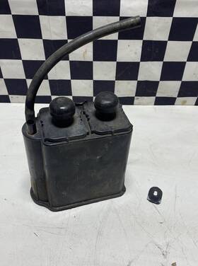 E8ze-9d653 Ford 87-93 Mustang Oem Charcoal Canister Smog Exhaust Emissions With Broken Tab E8ze-9d653 Ford 87-93 Mustang Oem Charcoal Canister Smog Exhaust Emissions With Broken Tab