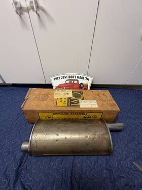 3698714 Gm Nos 1953-1954chevy Muffler 3698714 Gm Nos 1953-1954chevy Muffler
