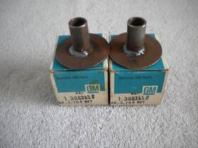 Gm 3863850 1965-1967 Nos Corvette Side Pipe One Pair Retainers In Boxes