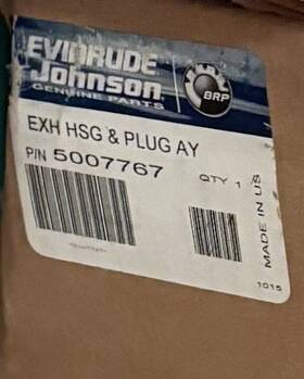 5007767 Johnson Genuine - Evinrude Exhaust Housing And Plug Assembly New