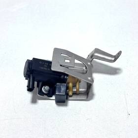 000-153-18-00 Mercedes-benz 2012-2023 Slc300 Solenoid Pressure Valve With Holder Oem
