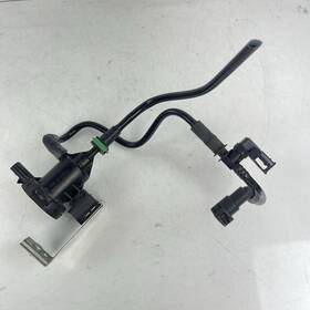 A0009055002 Mercedes-benz 2015-2020 Gla250 X156 Emission Purge Solenoid Control Valve And Hose Oem A0009055002 Mercedes-benz 2015-2020 Gla250 X156 Emission Purge Solenoid Control Valve And Hose Oem
