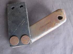 C1az-5a249-a Merit Nos 61 Ford Tailpipe Bracket And Insulator Fullsize With Dual Exhaust C1az-5a249-a Merit Nos 61 Ford Tailpipe Bracket And Insulator Fullsize With Dual Exhaust