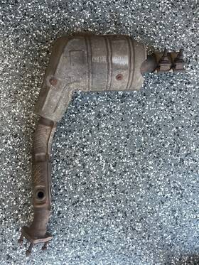 996-113-922-ax Porsche Bosch 00-04 986 Boxster 2.7 Left Exhaust Catalytic Converter 996-113-922-ax Porsche Bosch 00-04 986 Boxster 2.7 Left Exhaust Catalytic Converter