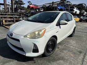 333.to1n13 Toyota Rear Muffler 2013 Prius C