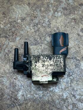 90910-12010 Toyota Tercel Paseo Cressida Vacuum Valve Denso