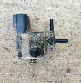 90910-12143 Toyota Lexus Vacuum Switching Valve Factory Used