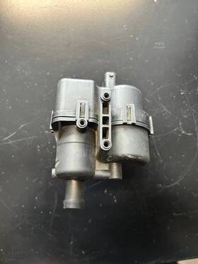 933xz46 Uro Parts For 2000-2001 Bmw 540i Evaporative Emissions System Leak Detection Pump 2001