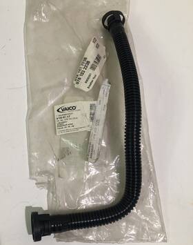 V10-0737 Vaico V100737 Crankcase Ventilation System - Engine Breather Hose V10-0737 Vaico V100737 Crankcase Ventilation System - Engine Breather Hose