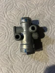 21243502 Genuine Volvo Pressure Regulator Valve Oem - Bendix New No Box. Fixed Price $125.00.